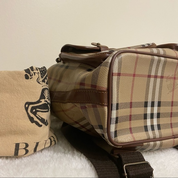 ❌ SOLD ❌ 💯 Authentic Burberry Backpack - Picture 4 of 11